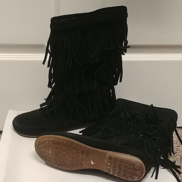 Minnetonka Fringe Boots - Picture 3 of 6